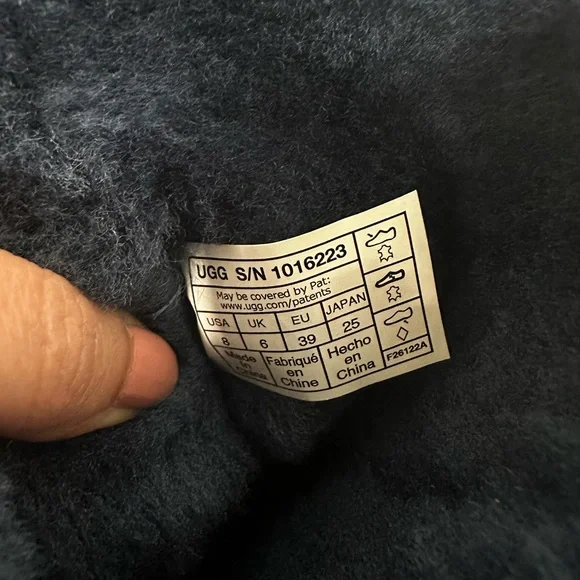 UGG CLASSIC SHORT II NAVY SHEARLING WATER RESISTANT BOOTS SIZE 8 - Picture 13 of 14